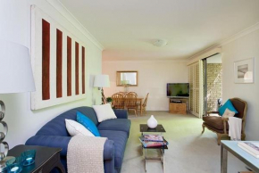 Spacious 3 Bed 2 Bathroom Apartment with Parking
